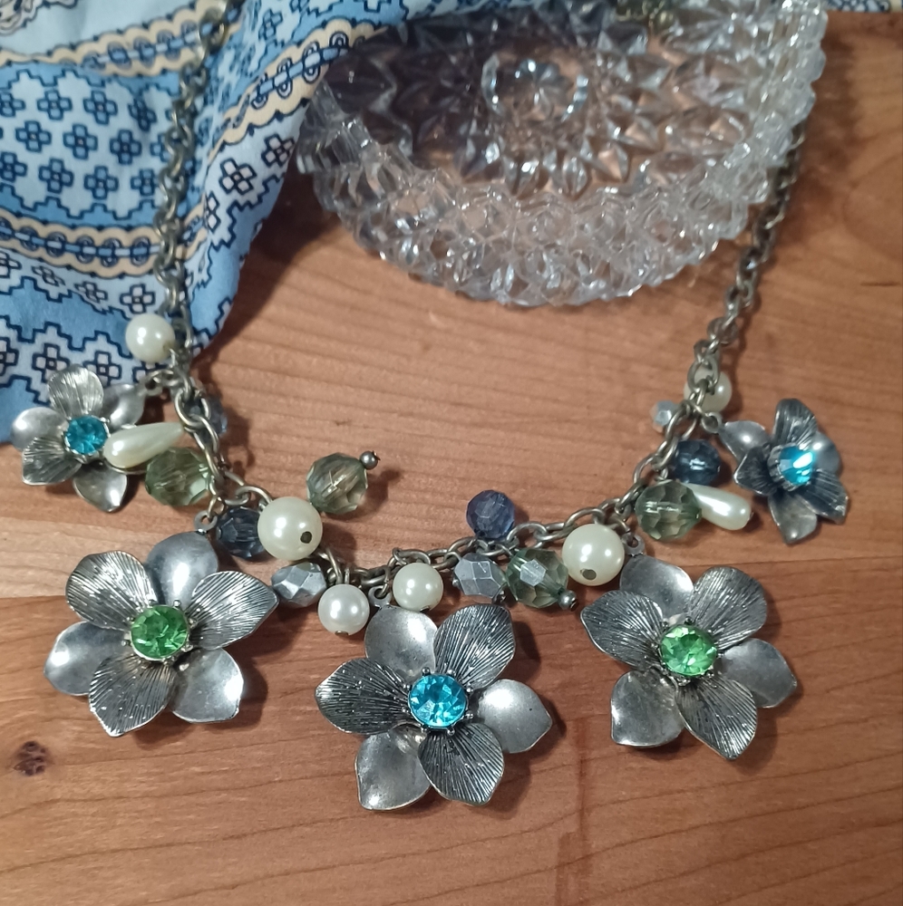 Statement necklace